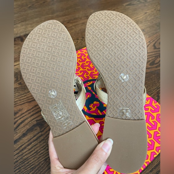 Brand New Tory Burch Miller Fringe Sandal Metallic Veg Napa Platinum Sz 5. - Picture 7 of 7